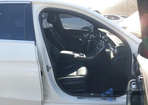 2017 Mercedes-Benz C 300 Sport z USA, uszkodzony, nr VIN 55SWF4JB4HU206692